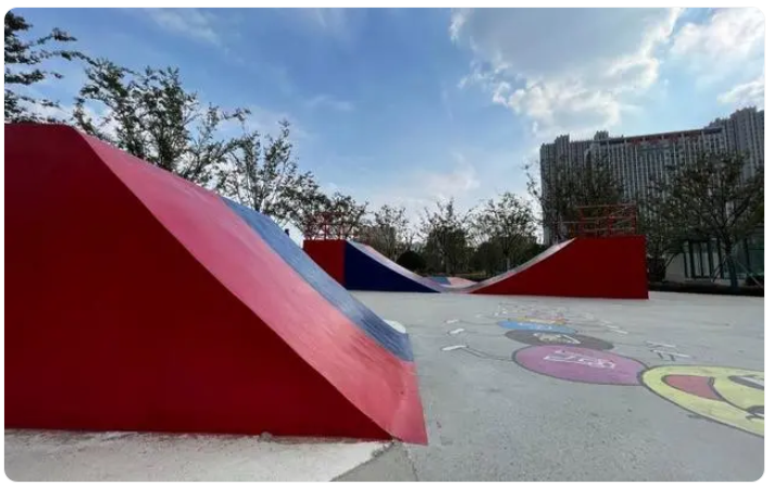 滑板場地因設計建設施工不專業_一滑板場受到閑置！